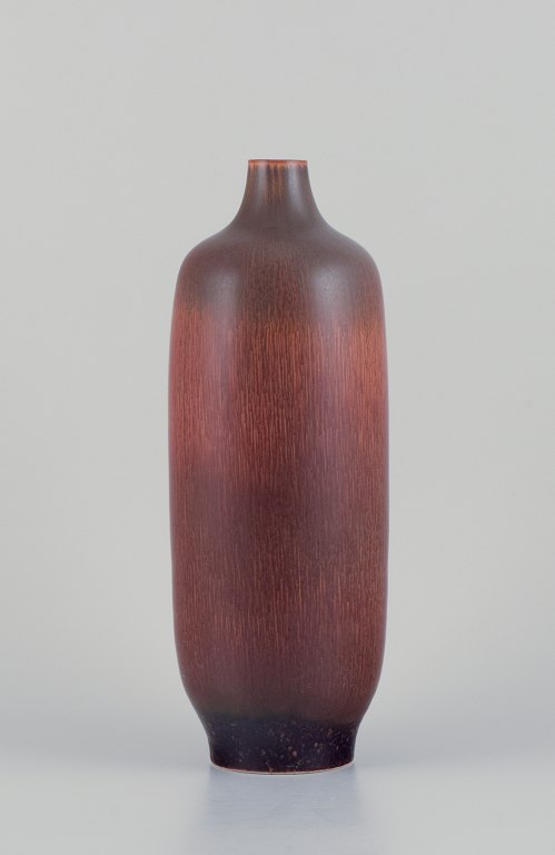 Carl Harry Stålhane (1920-1990) for Rörstrand, Sverige. Stor vase i harepelsglasur i brune nuancer.