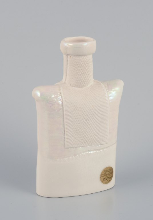 Suzanne Öhlén (born 1953) for Rörstrand, Sweden. Porcelain vase with glaze in light tones.