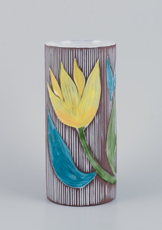 Mari Simmulson (1911-2000) for Upsala Ekeby, Sverige. Keramikvase med blomstermotiver.