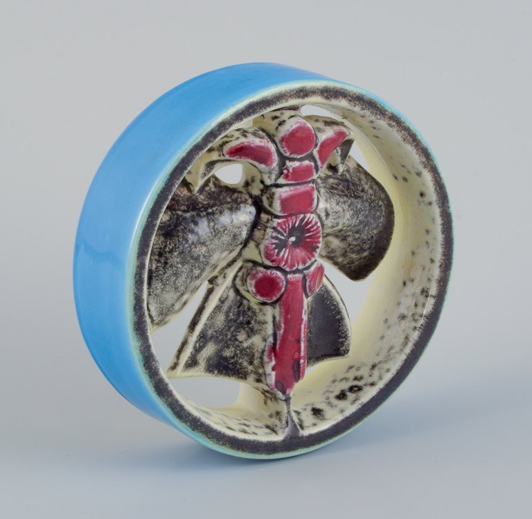 Lisa Larson for Gustavsberg, Sverige. Keramikrelief med motiv af insekt.Turkis, rød og sort glasur.