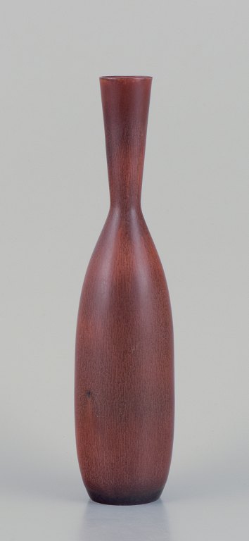 Carl Harry Stålhane (1920-1990) for Rörstrand. Large ceramic vase with a slender neck. Glaze in brownish tones.