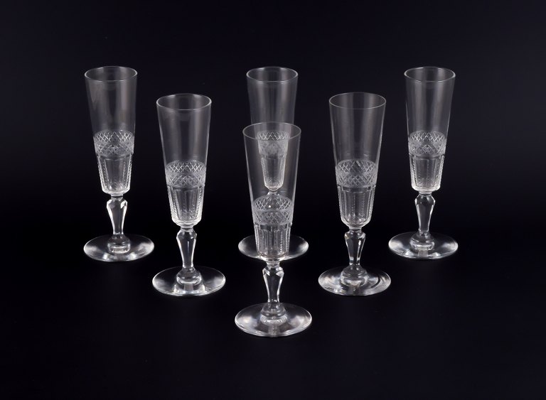 A set of six mouth-blown French champagne flutes in crystal glass. Faceted cut. Handmade.