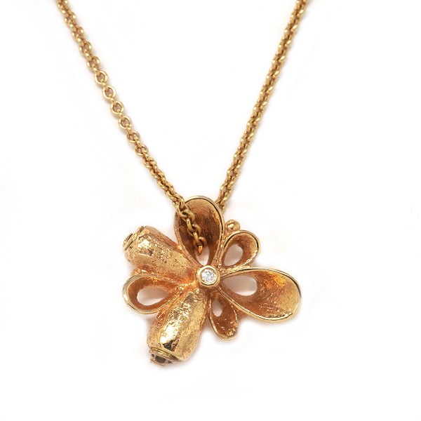 14kt gold Necklace with a Per Borup Violina pendant with a diamond of circa 0,01ct. Necklace L: 50cm