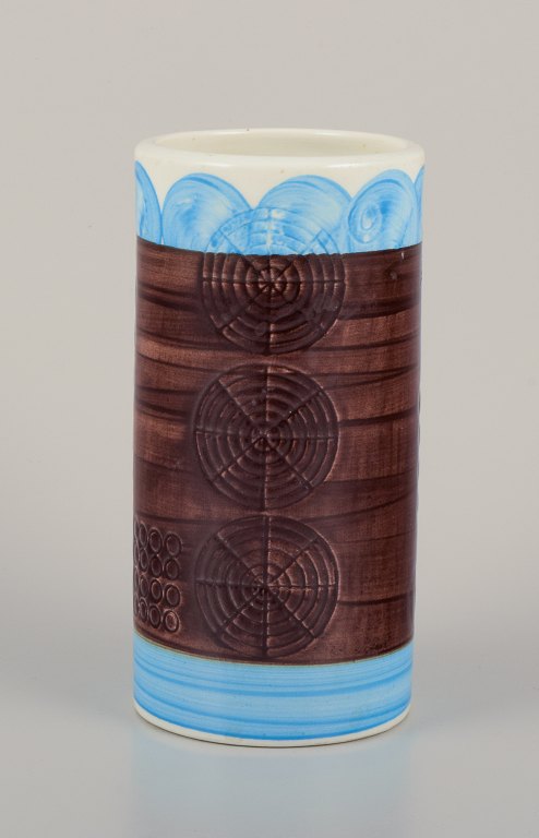 Olle Alberius for Rörstrand.  ”Sarek” keramikvase i modernistisk design med cirkler. Lyseblå og brun glasur. Håndmalet.