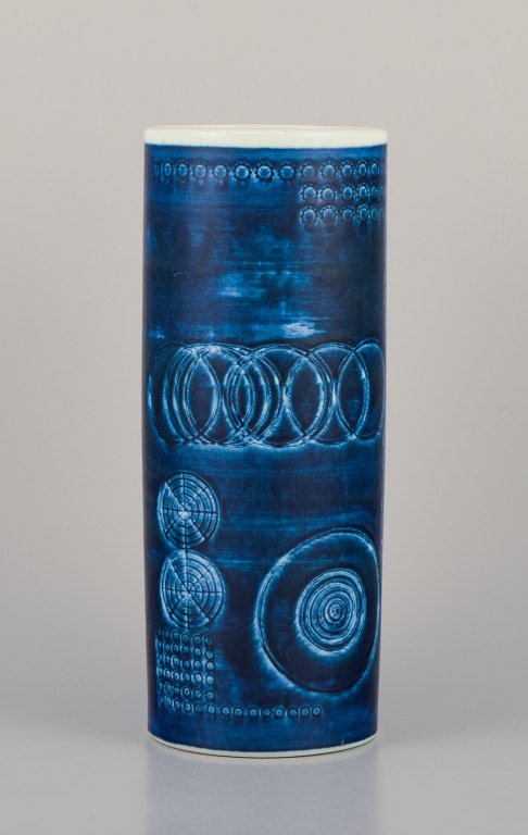 Olle Alberius for Rörstrand. Large "Sarek" ceramic vase in a modernist design with circles. Blue glaze. Hand-painted.