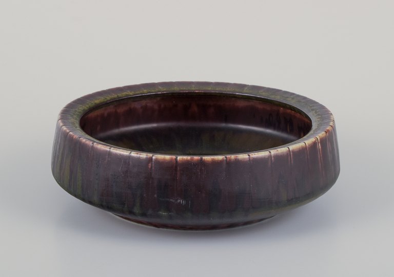 Gunnar Nylund for Rörstrand, Sweden. Ceramic bowl with glaze in brown and green tones.