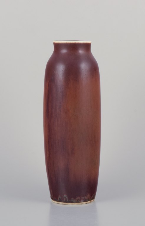 Carl Harry Stålhane (1920-1990) for Rörstrand. Stor keramikvase med glasur i brune nuancer.