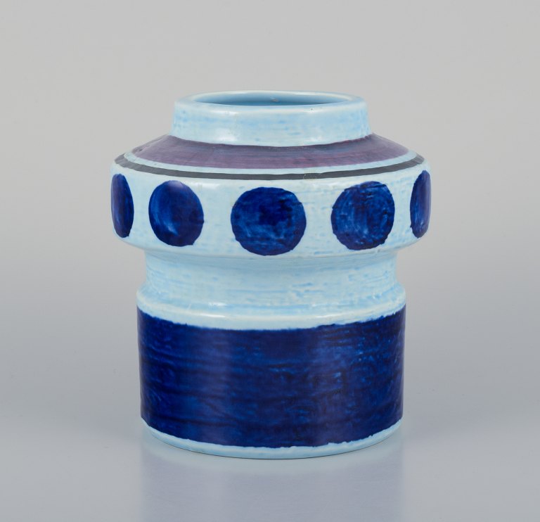 Olle Alberius for Rörstrand. ”Lavendel” keramikvase med glasur i blå og lyseblå toner. Dekoreret med prikker.