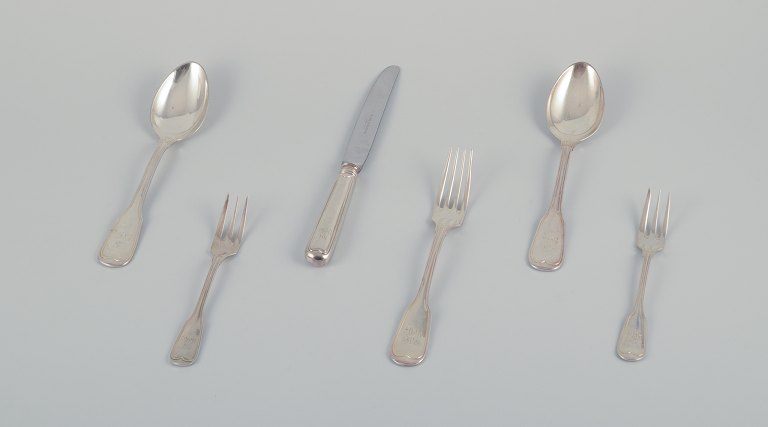 Robbe & Berking, tyskland. Seks dele bestik i nysølv bestående af en 
middagskniv, en middagsgaffel, to spiseskeer og to pålægsgafler.