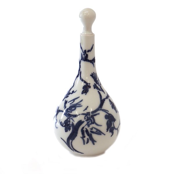 B&G porcelain vase by Axel Salto. Type exhibited at the International Exhibition of Modern Decorative and Industrial Arts Paris 1925. H: 17cm