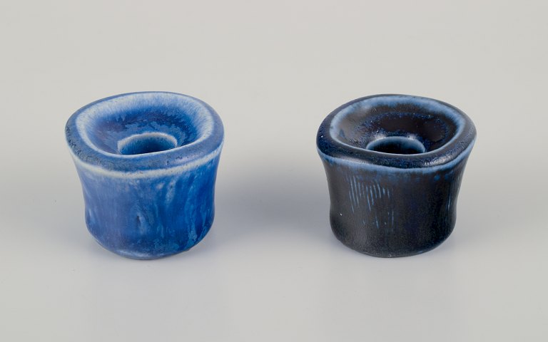 Edith Sonne Bruun for Saxbo, Danmark.Et par lysestager i keramik.