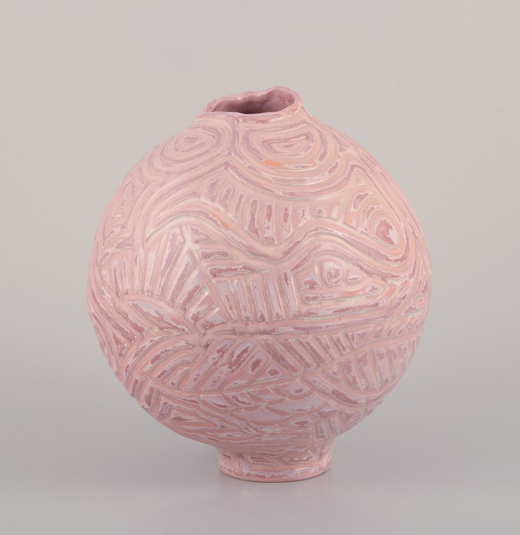 Christina Muff, Contemporary Danish ceramic artist (born 1971).Unique handbuilt round stoneware vessel.