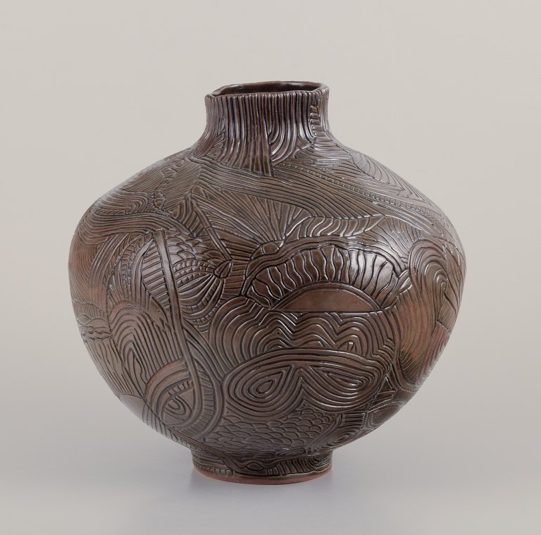 Christina Muff, Contemporary Danish ceramic artist (born 1971).Unique handbuilt large stoneware vessel.