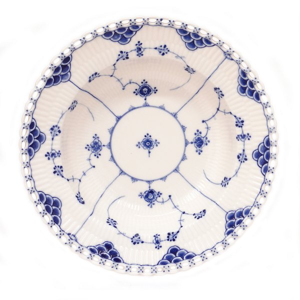 Set of five early Royal Copenhagen blue fluted full lace deep plates period 1870-90. D: 22cm