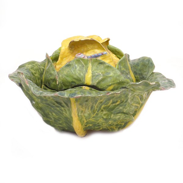 Kastrup kålbladsterrin i polykromdekoreret fajance. Kastrup fabrikken ca. år 1780. Restaureret. H: 20cm. D: 35cm