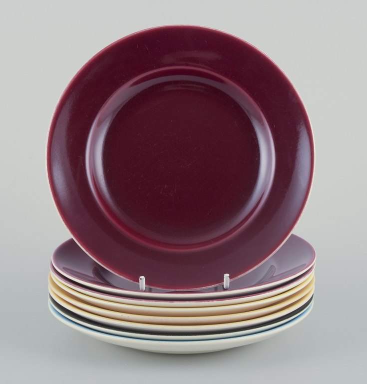 Otte Aluminia "Confetti" tallerkener i glaseret fajance. Forskellige farver.