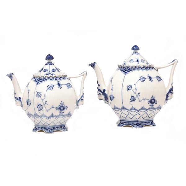 Royal Copenhagen Musselmalet helblonde tekander 1118 & 1119. H: 17 & 19cm. 1118 med minimalt afslag under fod. 1118: 5.000,- 1119: 7.500,-