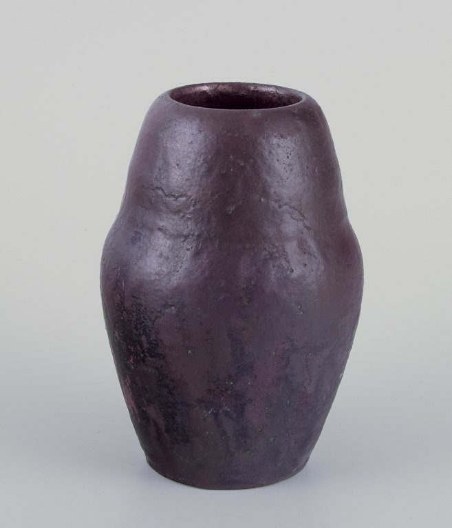 Søren Kongstrand.Vase i lustreglasur.