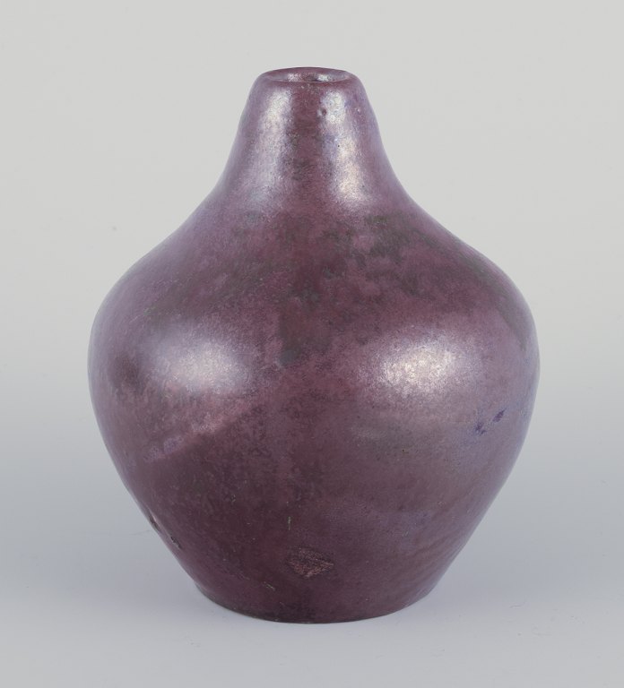 Søren Kongstrand.Vase in lustre glaze. One of a kind.