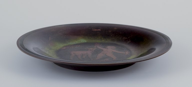 Just Andersen. Sjældent bronzefad.
Ætsning af dreng og gedekid.