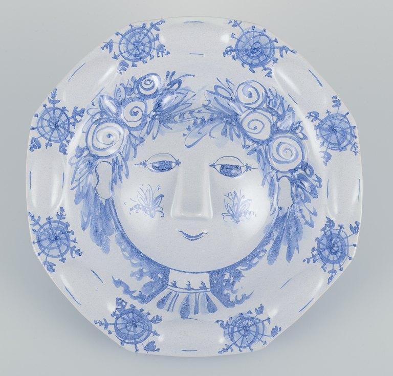 Bjørn Wiinblad for Det Blå Hus, Danmark. 
Vægrelief af stentøj.