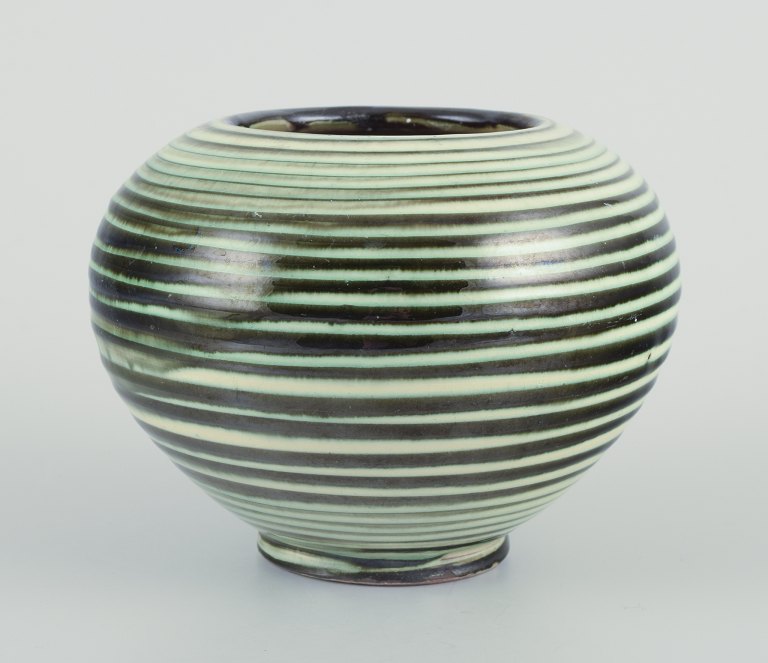 Kähler, Danmark. Vase af stentøj.
