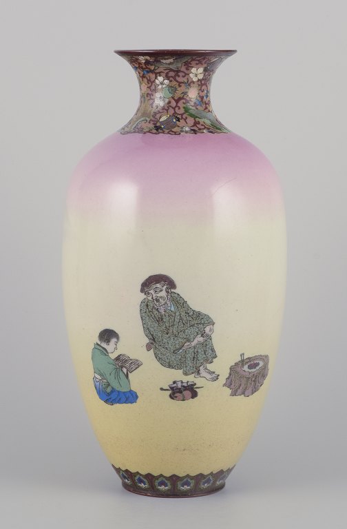Japansk cloissone vase. Håndmalet klassisk motiv.