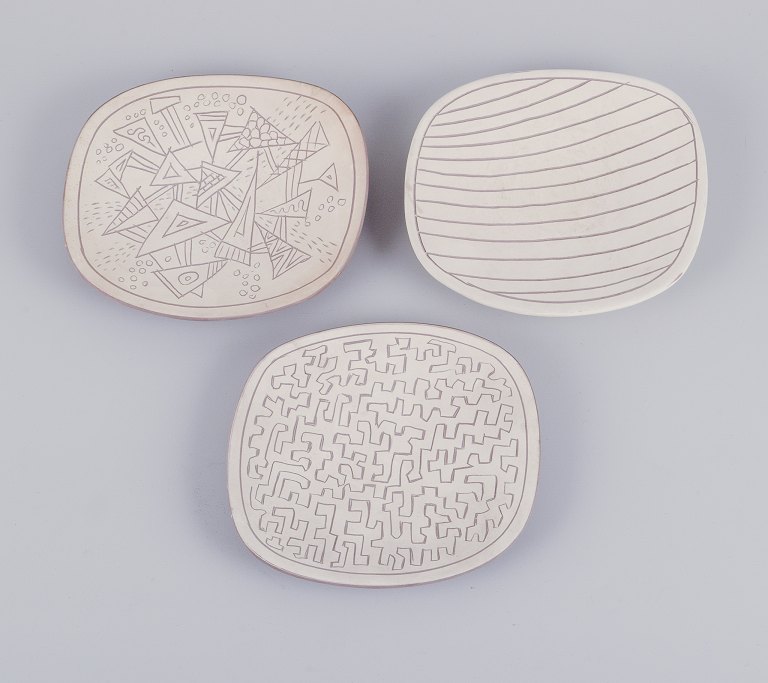 Gunnar Nylund for Nymølle, Danmark.Tre unika fade af lertøj.