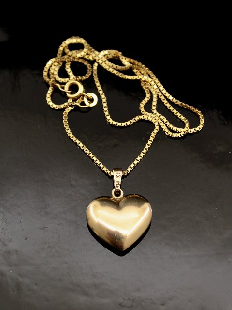8 karat guld hjerte  og 8 karat kæde