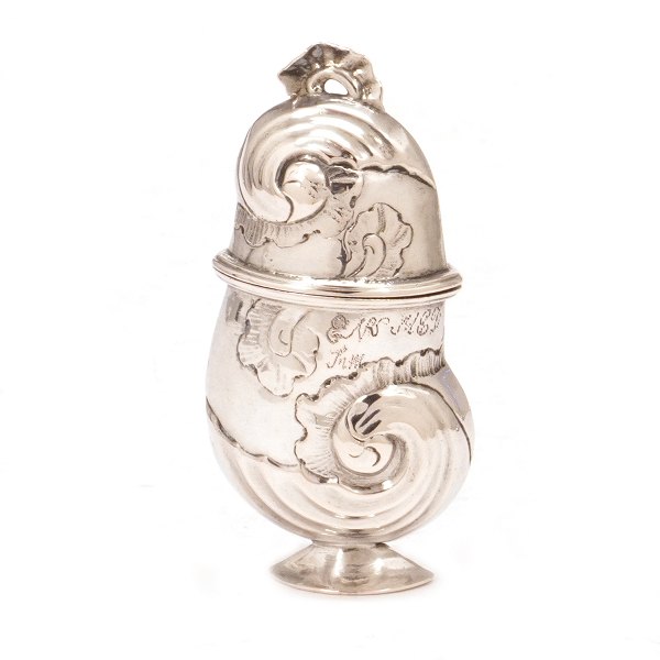 Hovedvandsæg i sølv. Ustemplet. Sandsynligvis Joachim Weller, Holstebro, 1754-92. H: 7cm