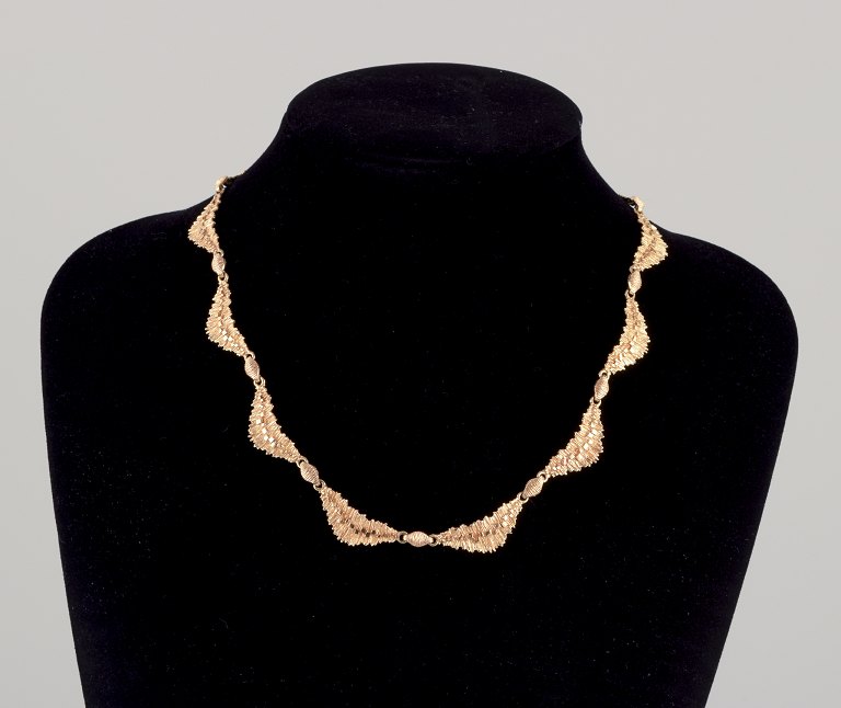 Flora Danica Jewellery, produceret hos Eggert. Halskæde i forgyldt sterlingsølv.