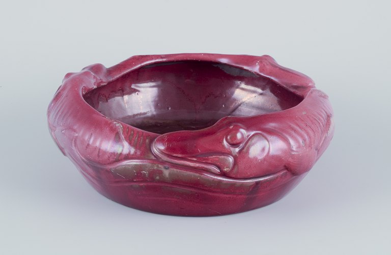 Karl Hansen Reistrup for Kähler.Skål af lertøj modelleret med fisk i relief.