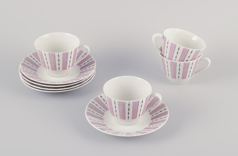 Gunnar Nylund for Rörstrand. Et sæt på fire "Casino" kaffekopper med tilhørende 
undekopper.