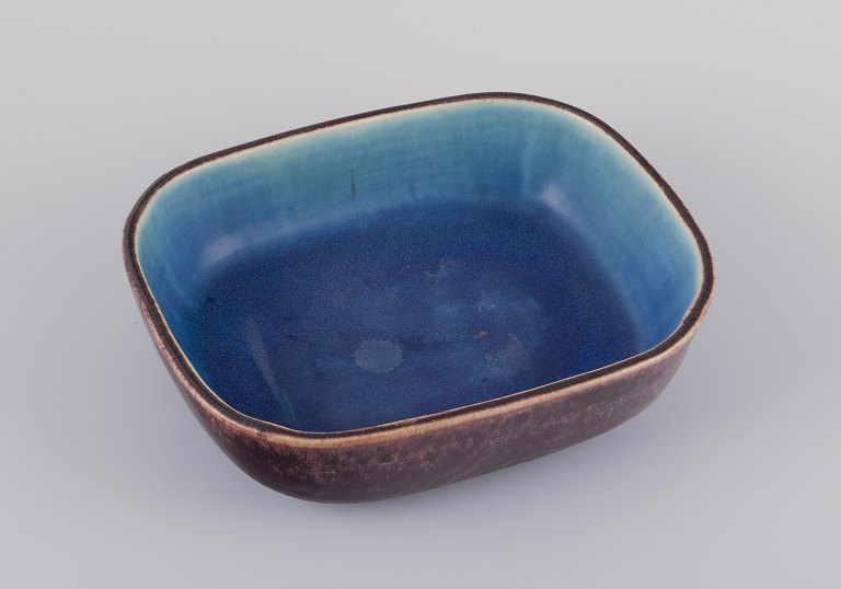 Eva Stæhr-Nielsen (1911-1976) for Saxbo.Large rectangular ceramic bowl.