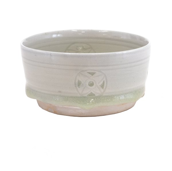 Small stoneware bowl by Gertrud Vasegaard. Signed. H: 5cm. D: 10,5cm