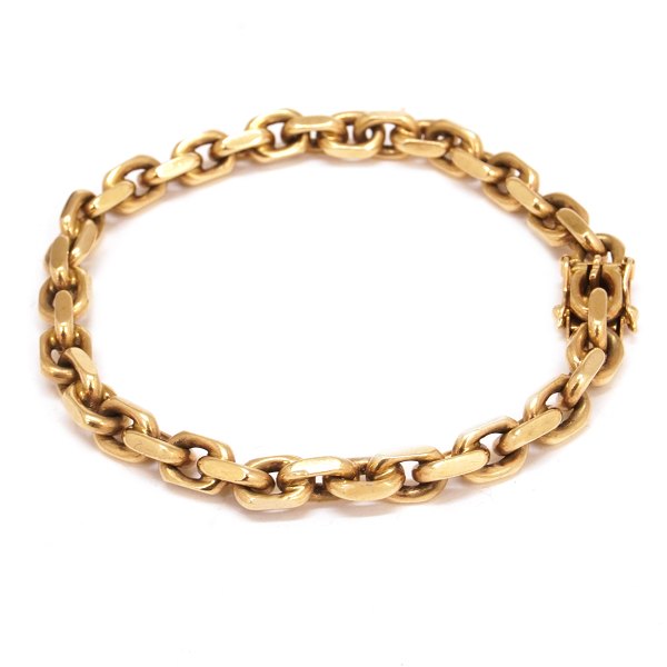 8kt gold anchor bracelet. L: 20cm. 6x9mm. W: 20gr