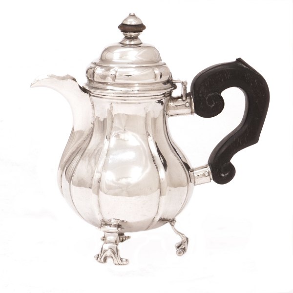 Small Danish Baroque silver coffee pot by Jens Kieldsen Sommerfeldt, Aalborg, 1726-67. H: 15cm. W: 284gr