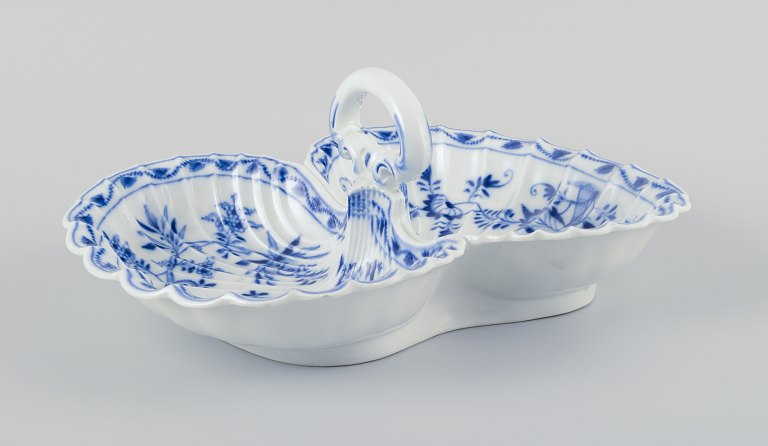 Meissen, Germany. Blue Onion cabaret tray made of porcelain, two-part with handle.