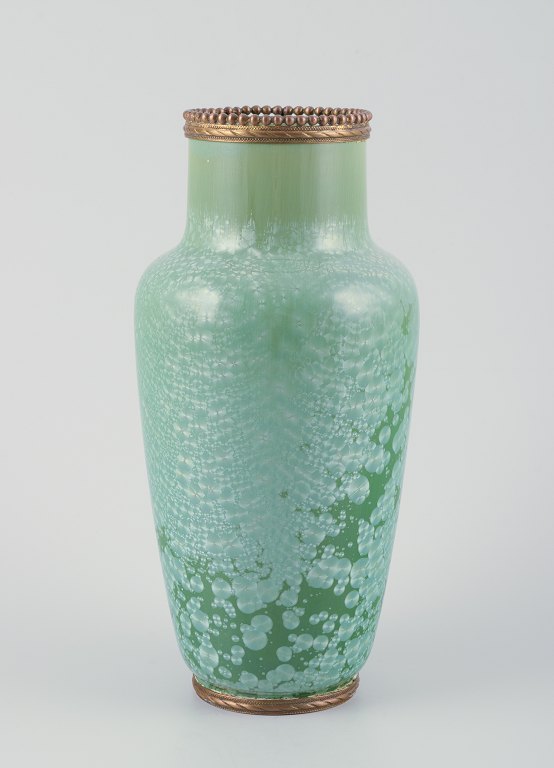 Ubekendt fransk keramiker.Vase af stentøj. Krystalglasur i grønne toner.