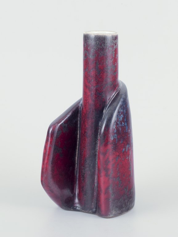 Birger Åström (1931-2020), Swedish ceramicist.Unique ceramic vase. Organic shape.