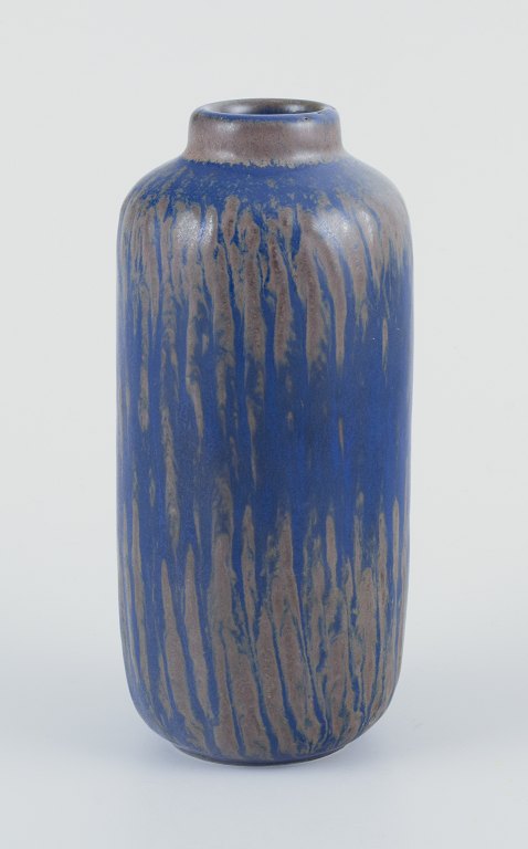 Gunnar Nylund for Rörstrand.“Rubus” vase of ceramic.