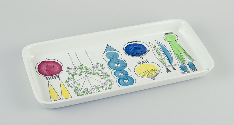 Marianne Westman for Rörstrand, Sverige.
Stort aflang ”Picknick” fad af fajance.