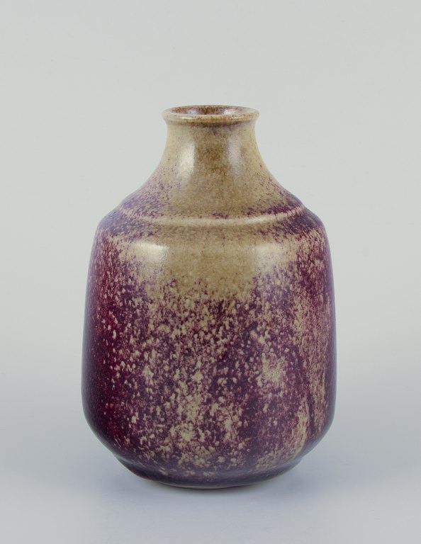 Henning Nilsson for Höganäs, Sweden.Unique vase of stoneware. Hand-turned, hand-glazed.