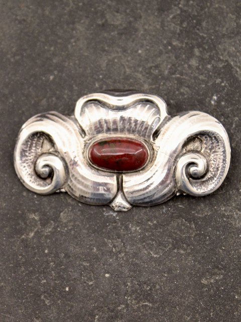 Art Nouveau broche 830 sølv med rav