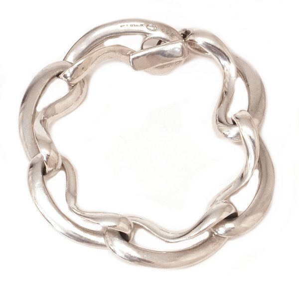 Regitze Overgaard for Georg Jensen Infinity sterlingsilver bracelet #452. L: 
20cm