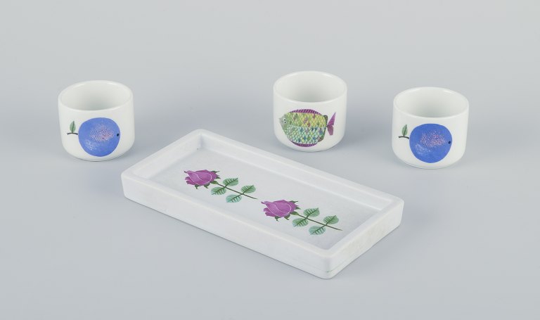 Stig Lindberg for Gustavsberg.
Tre ”Pynta” æggebægere samt lille oval bakke af fajance.