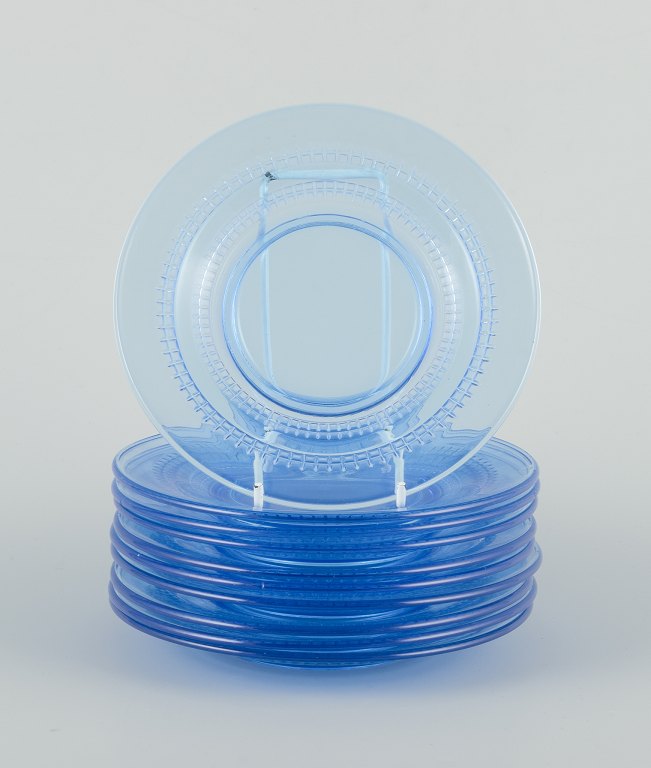 Et sæt på ti blå glastallerkener.