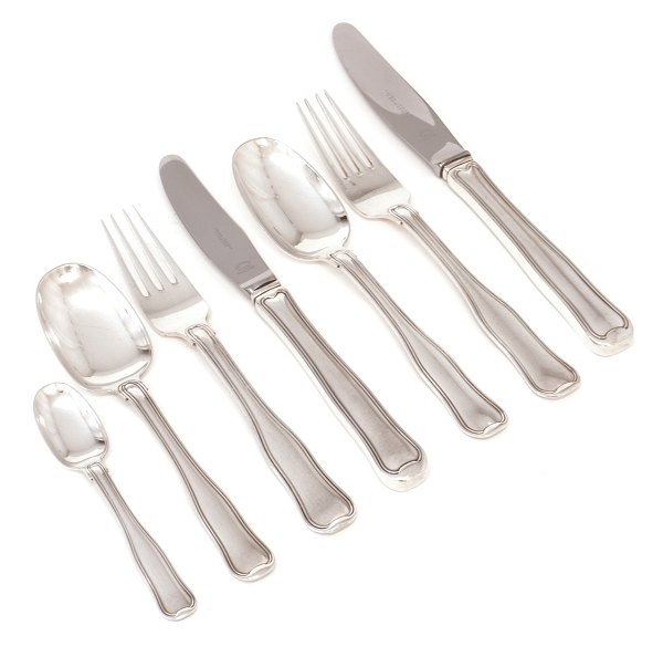 Harald Nielsen 1947 for Georg Jensen sterlingsilver cutlery Old Danish for 10 
persons. 70 pieces all in all