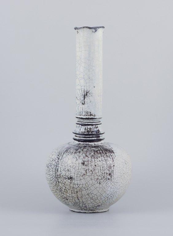 Svend Hammershøi for Kähler.
Gulvvase af keramik. Sortgrå dobbeltglasur.