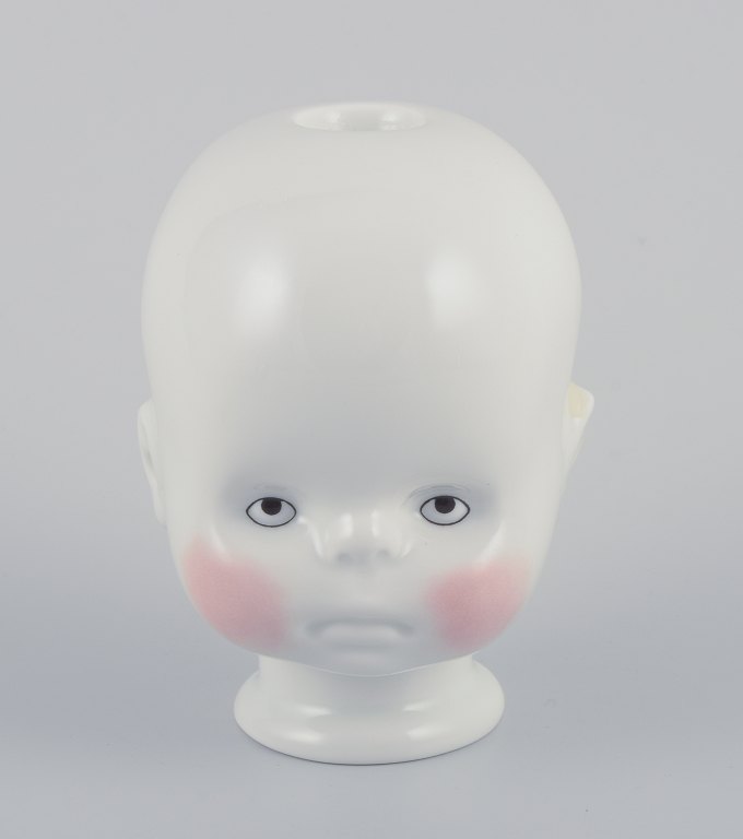 Maxim Vel&#269;ovský (f. 1976) for Qubus Studio, Tjekkiet.
”Lille Josef” lysestage af hvidt porcelæn.